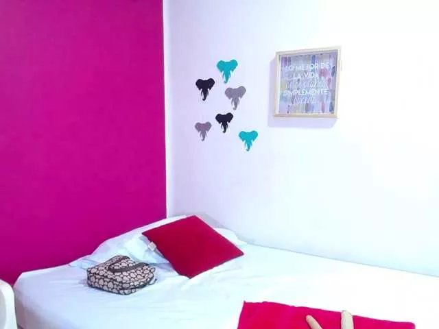 Freechat tiny-whore on BongaCams