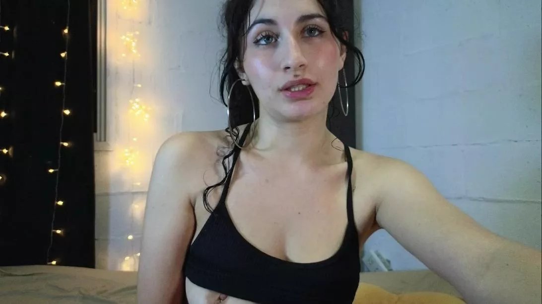 Offline cristalitttax on Cam4