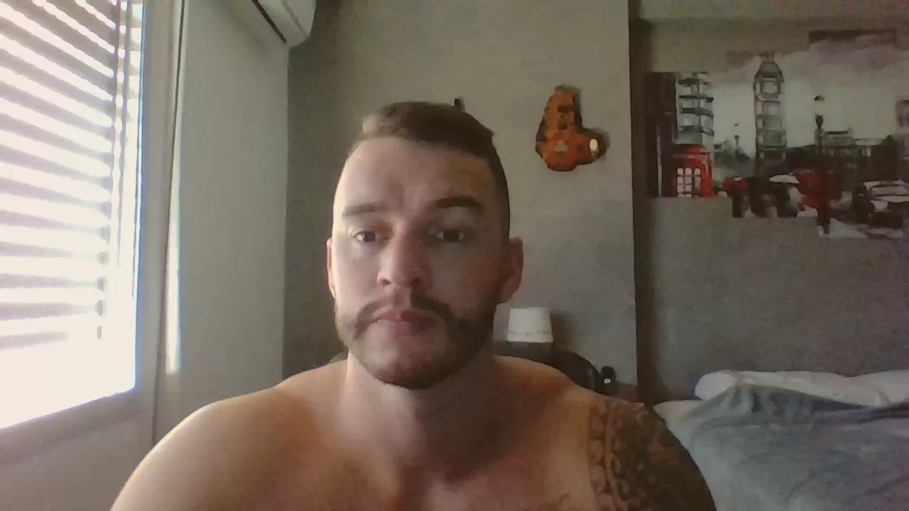 Offline MilitaoPH on Cam4