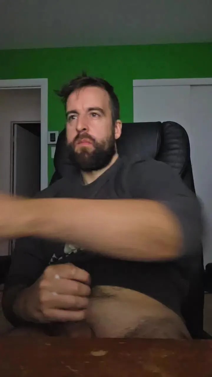 Offline Pauly1988 on Cam4