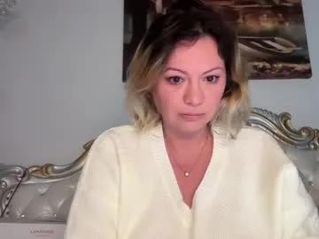 Join Kiradivine, she wants to masturbate for you kiradivine from Chaturbate