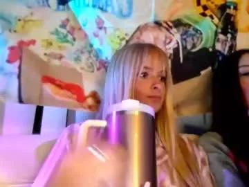 Checkout Chaturbate's Lunaskyexo lunaskyexo from Chaturbate