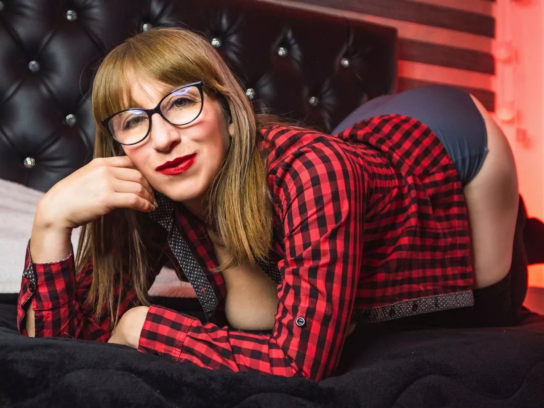 Offline Daenerys23 on Streamate