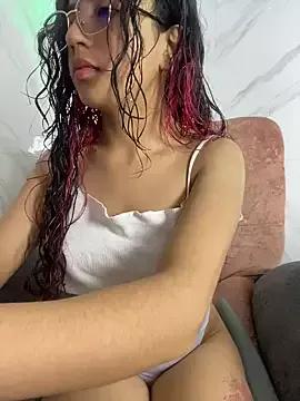 chiqui_20x on StripChat 